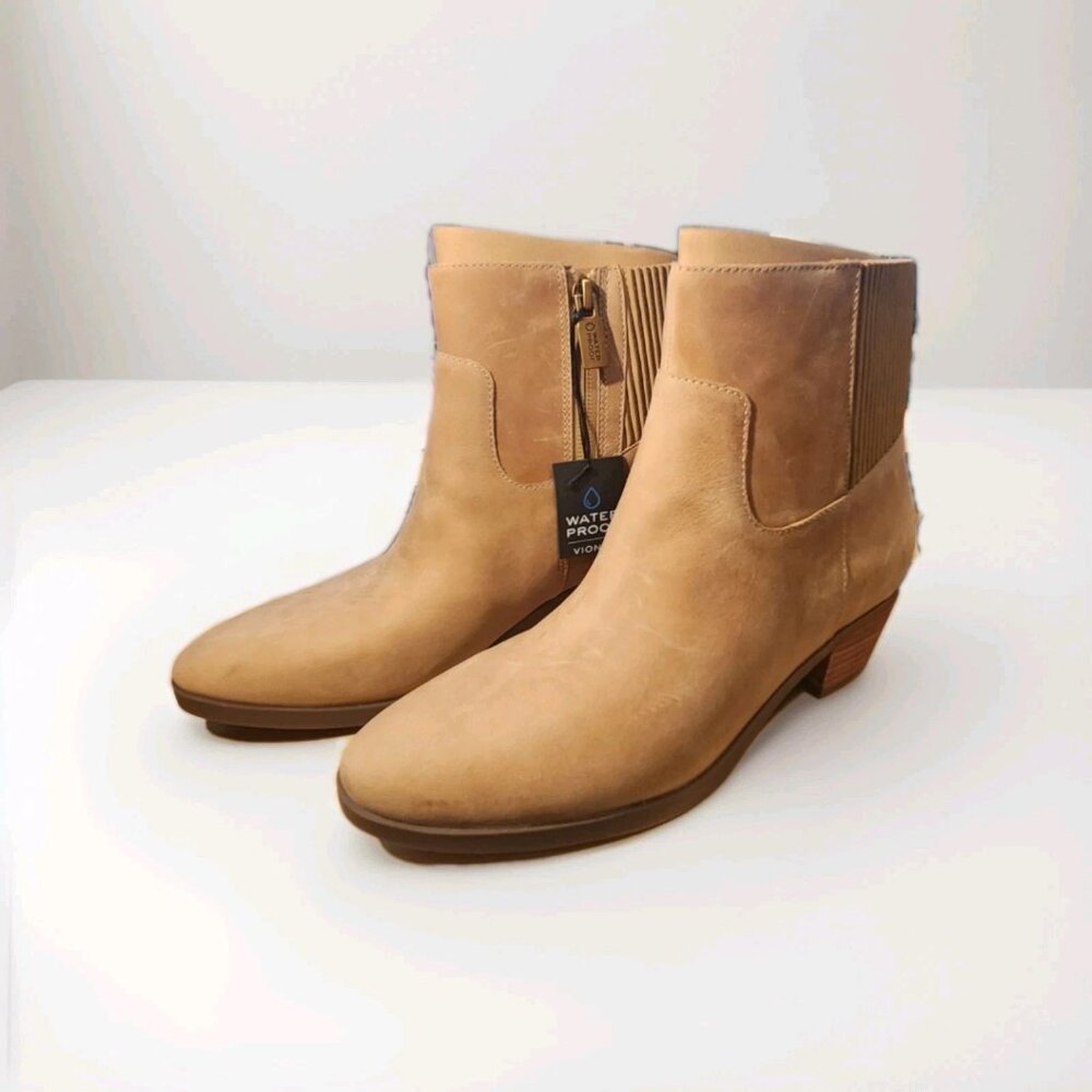 NIB Vionic Women's Shantelle Heeled Bootie in tan/ Wheat size 6.5M